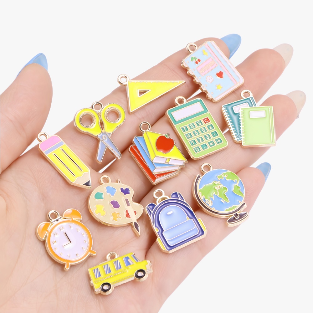 10 Pezzi Ciondoli Smaltati Car - Jewelry Making Guide Book recensione e prezzo